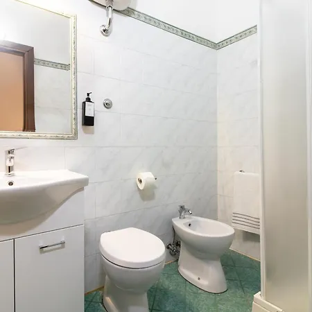 Domus Hotel *