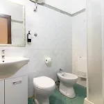 Domus ホテル *